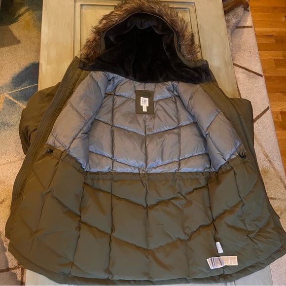 LIKE NEW! Youth GAP XXL winter jacket fuzzy hood - Picture 9 of 13
